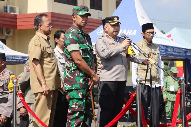 
 Kesiapan Pengamanan Pemilu 2024, Polres Pasuruan Laksanakan Apel Gelar Pasukan Dan Patroli Skala Besar
