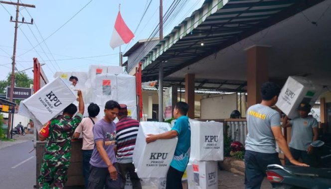 
 Persiapan Rekapitulasi Penghitungan Surat Suara, 40.545 Kotak Suara dan Bilik Suara Sudah Dikembalikan ke Kecamatan