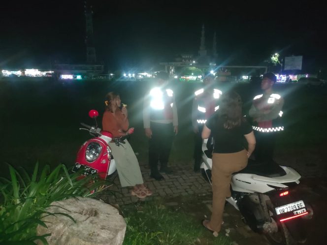 
 Cegah Kerawanan Gangguan Kamtibmas, Sat Samapta Polres Lombok Utara Laksanakan Patroli Malam Hari