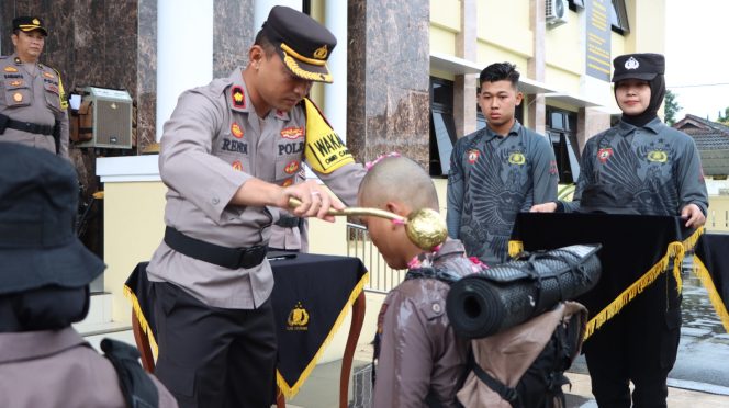 
 20 Bintara Remaja Polres Wonosobo Menjalani Pembinaan Tradisi