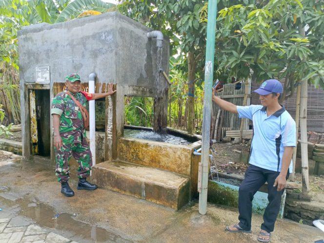 
 Pastikan Berfungsi Dengan Baik, Babinsa Grati Cek Kondisi Sumur Bor Bantuan Pemda Pasuruan