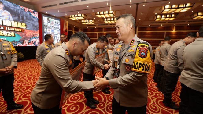 
 Polres Pasuruan Raih Penghargaan Predikat Penilaian Kepatuhan dari Ombudsman RI
