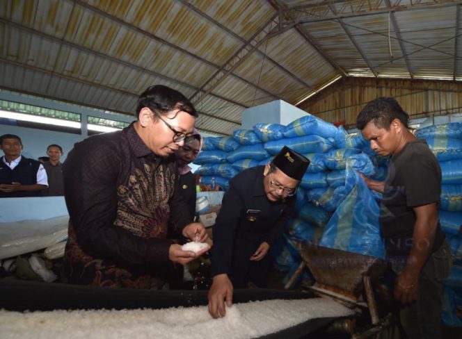 
 Bisa Menampung Hingga 70 Ton, PJ Bupati Andiyanto Resmikan Gudang Garam Rakyat