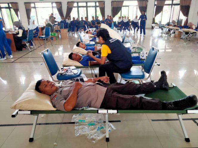 
 Polres Lombok Tengah ikuti Donor Darah Pada Peringatan Dies Natalia Ke-68 IPDN