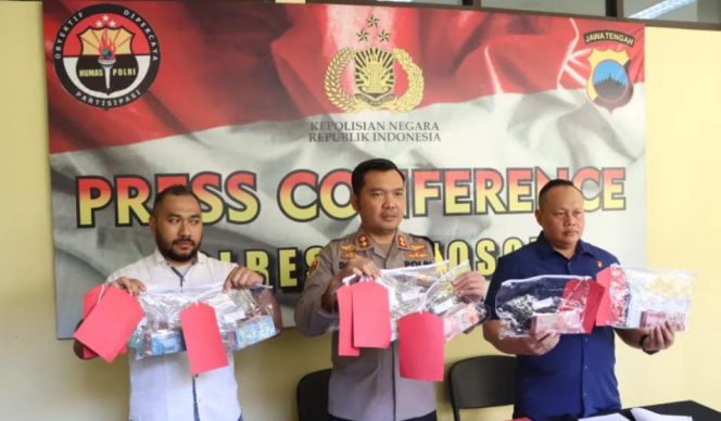 
 Komisioner KPU Wonosobo Jadi Tersangka Dugaan Pidana Pemilu, Polisi Sita Uang Rp 286 Juta