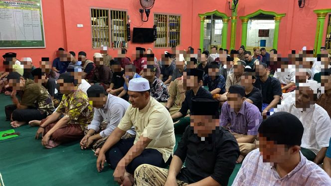 
 Sambut Bulan Suci Ramadhan 1445 Hijriah, Lapas Kelas IIA Lubuklinggau Laksanakan Sholat Tarawih Pertama Secara Berjama’ah