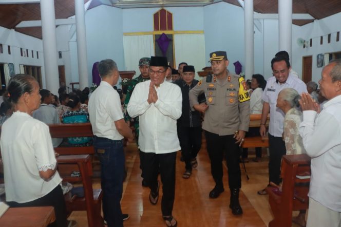 
 Pastikan Perayaan Paskah Berjalan Aman, Kapolres Lampung Utara Bersama Forkopimda Cek Langsung Pengamanan Gereja