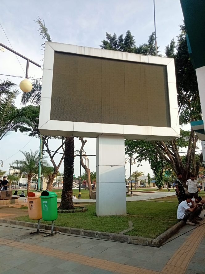 
 Videotron Kawasan Alun – alun  Pasuruan Dibiarkan Mangkrak