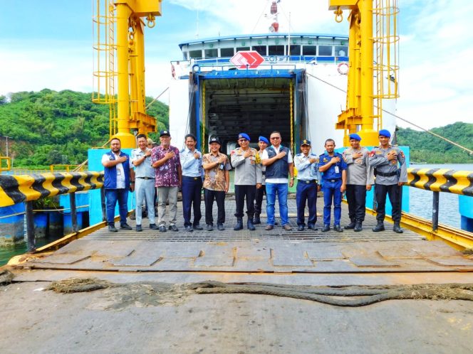 
 Pastikan Mudik Berjalan Lancar Polairud Polda NTB Cek Pelabuhan dan Kapal