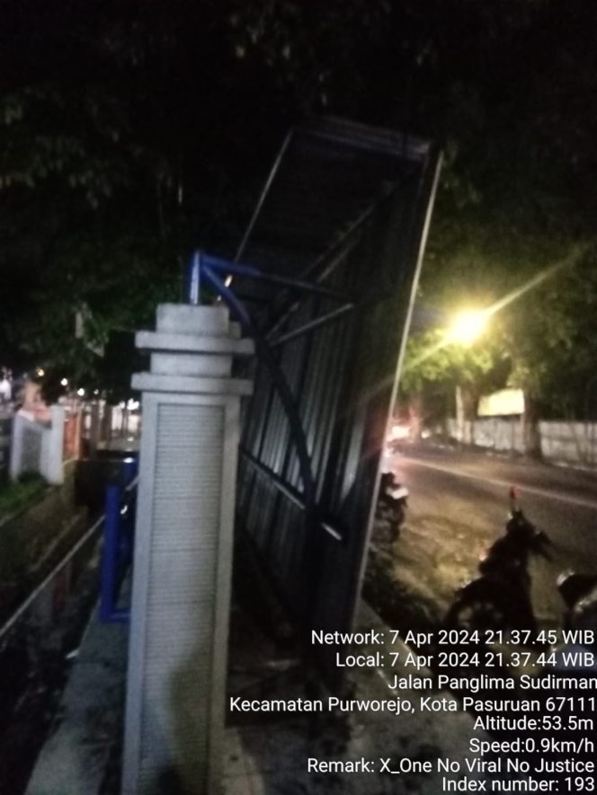 
 Atap Halte Roboh Menimpah Pemudik Saat Berteduh