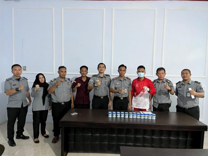
 Kepala Rupbasan Kelas II Kotabumi Lampung Utara Adakan Test Urine