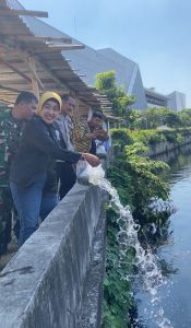 Menebar Benih Ikan