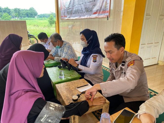 
 Polres Lampung Utara Gelar Bhakti Kesehatan Gratis Di Pondok Pesantren
