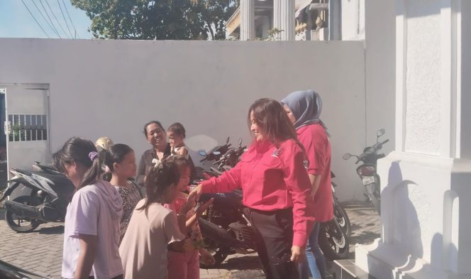 
 Yayuk Amilia Secara Resmi Mengembalikan Formulir Penjaringan Cawalkot Di DPC PDI-P