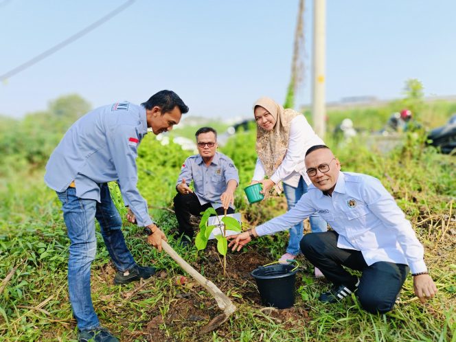 
 Hari Lingkungan Hidup Sedunia, DLH, Forkopimda dan PWI Lampung Utara Melaksanakan Tanam Pohon Serentak