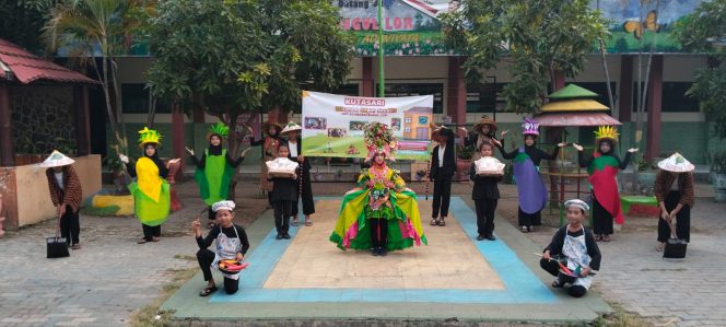 
 SDN Bugul Lor Ikut Meriahkan Dalam Karnaval Hardiknas 2024.