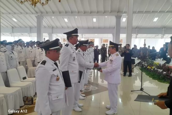 
 Pj Bupati Pasuruan Resmi Kukuhkan Perpanjangan Masa Jabatan 329 Kades Se – Kabupaten Pasuruan