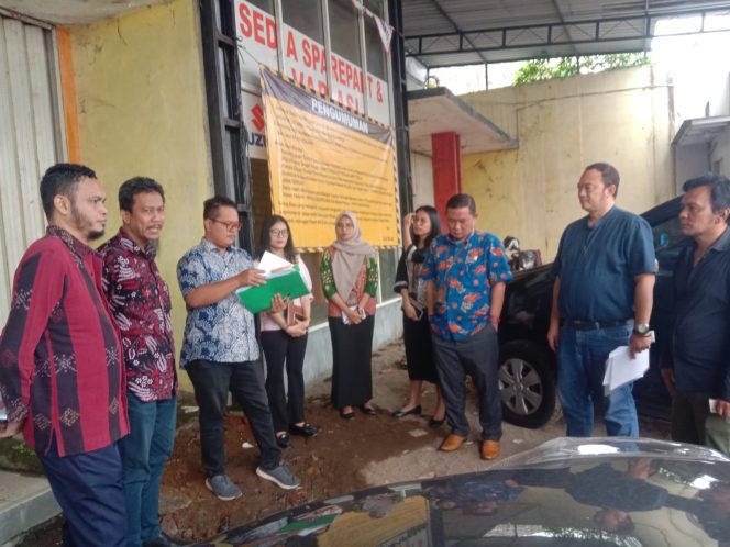 
 Sidang Lanjutan Perkara Atas Dugaan Perusakan Obyek Sengketa Toko Mekarsari Digelar Oleh Pengadilan Negeri Wonosobo Di Lokasi Obyek Sengketa