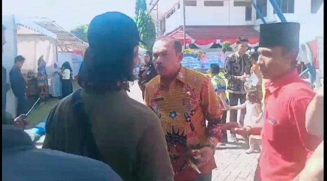 
 Miris, Wartawan Dilarang Masuk Ke Gedung Untuk Liput Pelantikan Anggota DPRD Kota Pasuruan