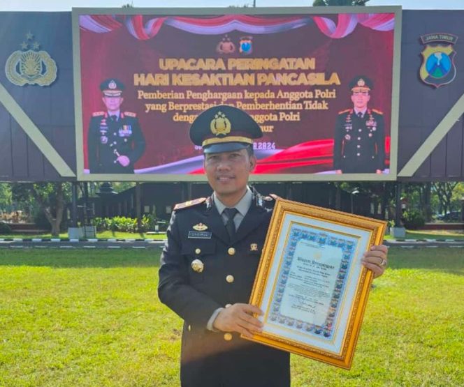 
 Kasatreskrim Polres Pasuruan Raih Penghargaan Di Hari Kesaktian Pancasila Dari Polda Jatim