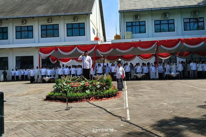 
 Puncak Hari Santri, Ketua DPRD Kota Pasuruan Pimpin Apel Bersama Santri Pondok Pesantren Bayt Al Hikmah