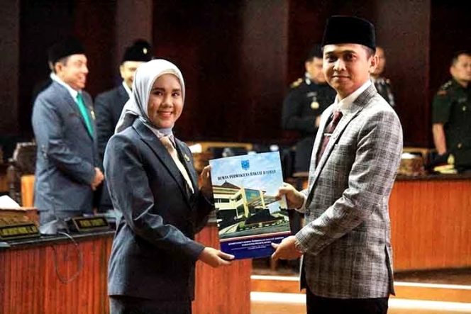 
 Mujur, Perempuan Muda Ini Dilantik PAW Anggota DPRD Kabupaten Probolinggo