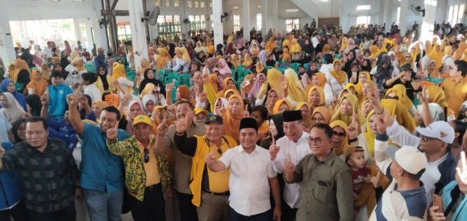 
 Ribuan Pendukung Paslon Nomor 1 Madati Gedung, Dua Tokoh Pembangunan Pelalawan Ajak Masyarakat Menangkan Nasarudin-Abu Bakar