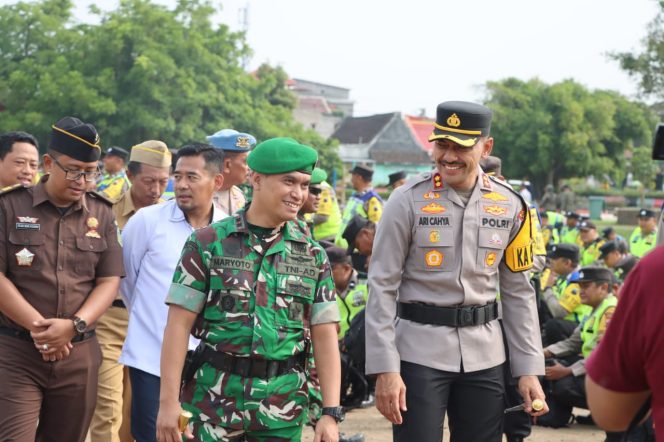
 Ratusan Pasukan Gelar Apel Pergeseran Tahap Pungut Dan Hitung Suara Pilkada 2024 Polres kabupaten Demak