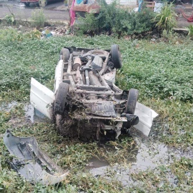 
 Sopir Xenia Selamat Usai Tertabrak Kereta Api (KA) Sri Tanjung, Terpental hingga 30 Meter.