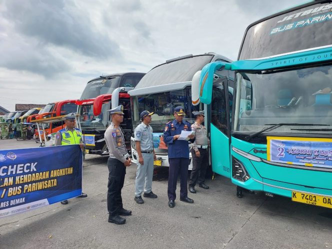 
 Jelang Nataru Satlantas Polres kabupaten Demak dan Dishub Lakukan Ramp Check Kendaraan