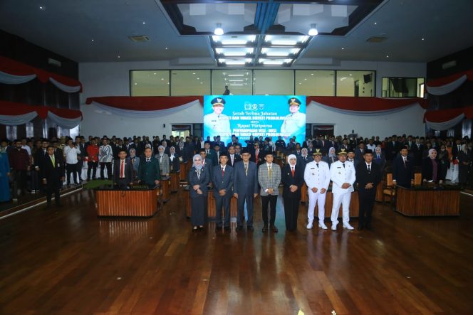 
 DPRD Kabupaten Probolinggo Gelar Sertijab Dan Rapat Paripurna Penyampaian Visi Misi Kepala Daerah Periode 2025-2030