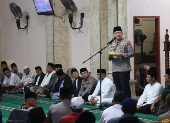 
 Kapolda Riau, Titip Jaga Silaturahmi-Kamtibmas di saat Safari Ramadhan di Pelalawan