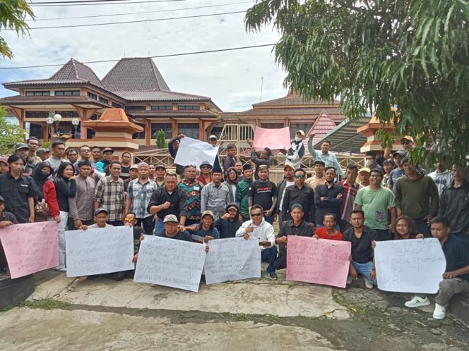 
 Aliansi Masyarakat Banjarnegara Kompak (AMBK) Lakukan Aksi Damai Mendukung RUU TNI