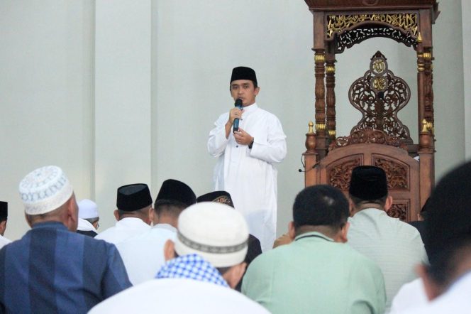 
 Wali Kota Pasuruan, Adi Wibowo Sholat Idul Fitri 1446 Hijriah di Masjid “KHAS” Krampyangan. 
