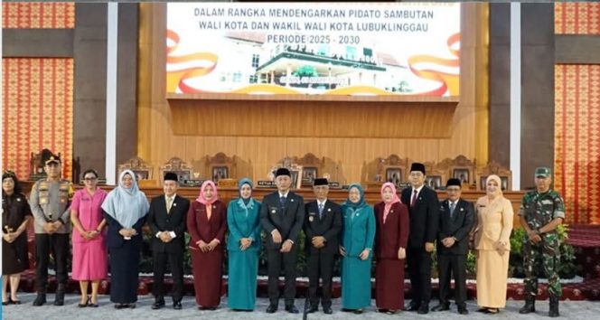 
 Walikota Lubuk Linggau Terpilih H Rahmat Hidayat Dan Wakil Walikota Lubuk Linggau Terpilih H Rustam Efendi Sampaikan Visi Misi Lima Tahun Kedepan Pada Paripurna DPRD Kota Lubuklinggau