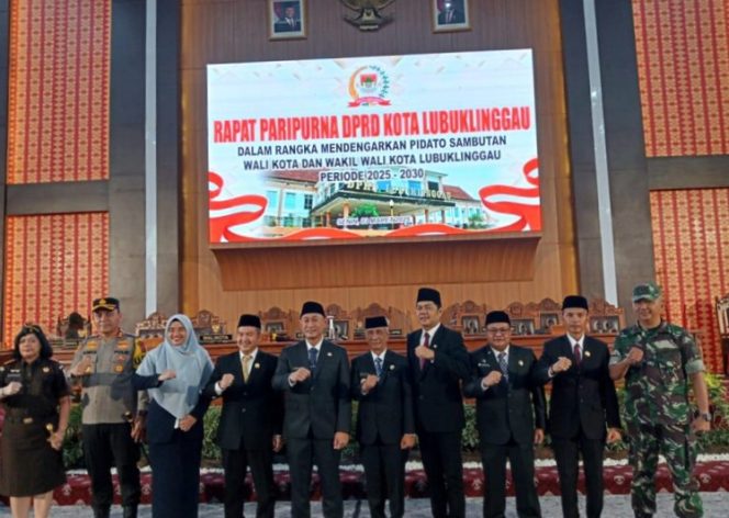 
 Ketua DPRD Kota Lubuk Linggau Dengarkan Pidato Walikota H Rahmat Hidayat Sebagai Walikota Terpilih Untuk Kemajuan Kota Lubuklinggau