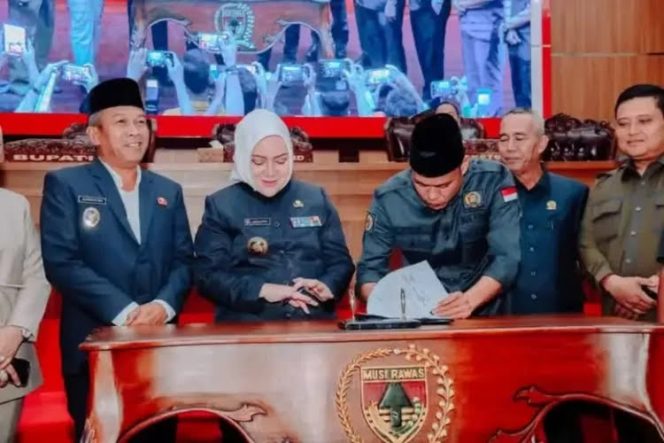 
 Rapat Paripurna DPRD Kabupaten Musi Rawas Dalam Penyampaian LKPJ Bupati Tahun 2024