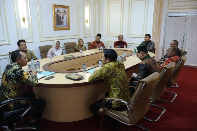 
 Panitia Pembangunan Sekretariat HMI Cabang Kotabumi Audiensi dengan Wakil Bupati Romli