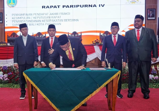 
 Seluruh Fraksi DPRD Kota Pasuruan Menyetujui Raperda tentang Pembentukan dan Susunan Perangkat Daerah Tahun 2025