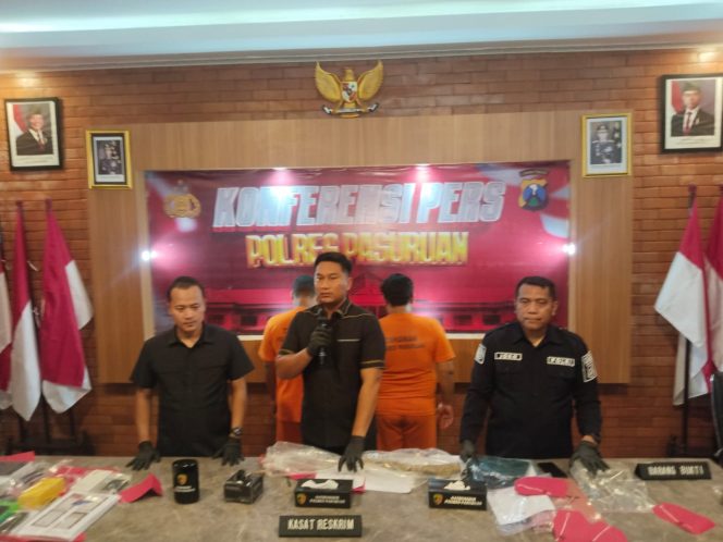 
 Menghalangi Petugas Saat Penggerebekan Bandar Narkoba, Dua Warga Gempol Diamankan.