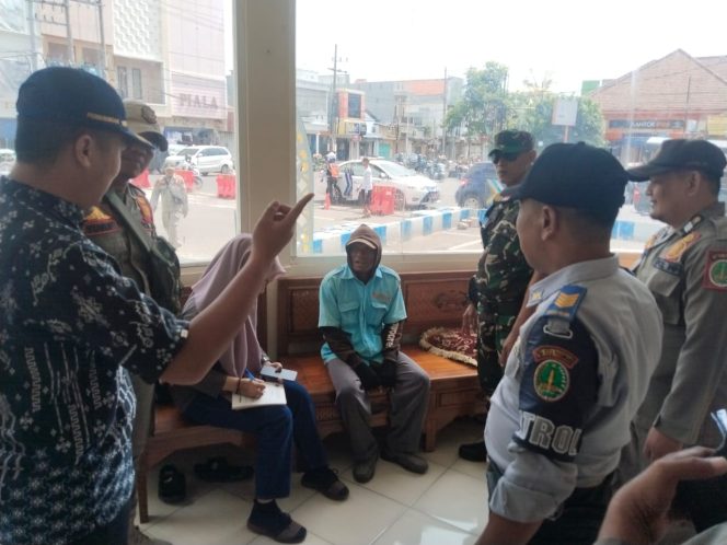 
 Tiga Jukir Liar di Seputaran Alun alun Pasuruan Terjaring Dishub Saat Operasi Gabungan.