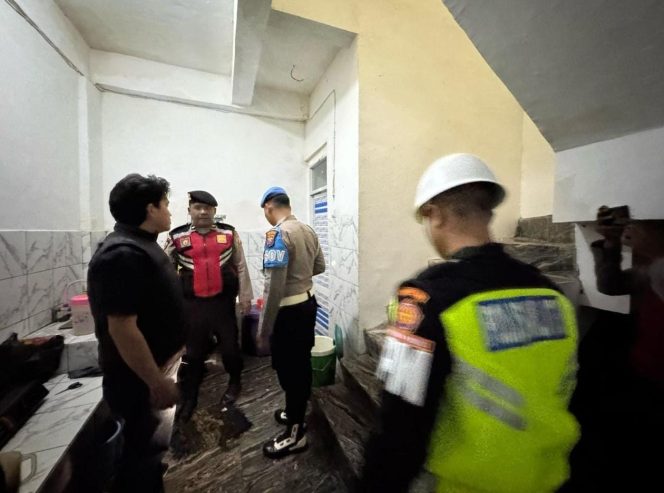 
 Gelar Patroli Gabungan, Polres Pasuruan Temukan Sajam dan Sisa Miras di Tempat Hiburan Malam