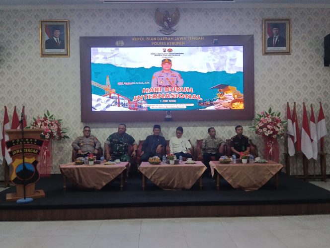 
 Polres Kebumen Bersama SPSI Kebumen Gelar Peringatan Hari Buruh Sedunia Dengan Pemeriksaan Kesehatan Gratis Dan Bantuan Sosial