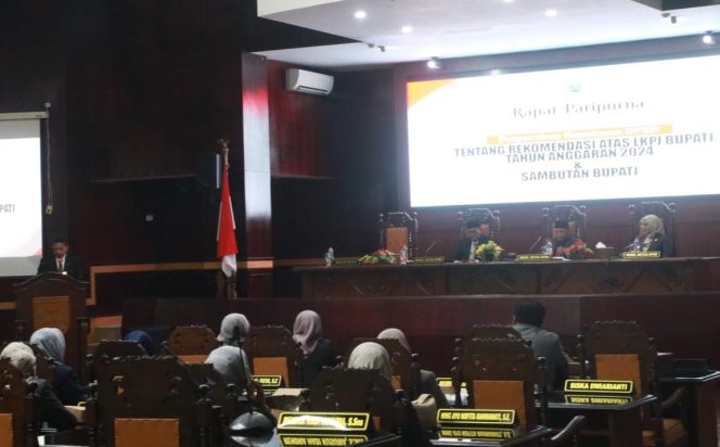 
 Rapat Paripurna Penyerahan Keputusan tentang Rekomendasi atas LKPJ Bupati Probolinggo TA 2024 Oleh DPRD Kabupaten Probolinggo, Ini Harapan Bupati Probolinggo