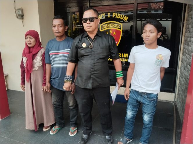
 Keluarga Korban Penganiayaan Didampingi Ayi Suhaya Datangi Mapolres Pasuruan, Sesalkan Lambannya Kinerja Penyidik