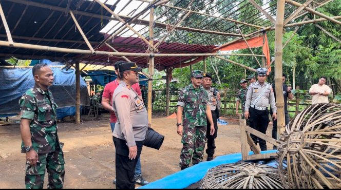 
 Polres Pasuruan Gerebek Arena Judi Sabung Ayam di Pucangsari, Purwodadi, Jawa Timur
