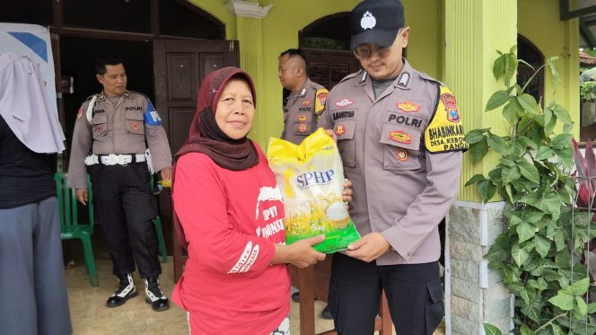 
 Polres Pasuruan Gelar Pasar Murah di 17 Polsek untuk Bantu Ekonomi Warga