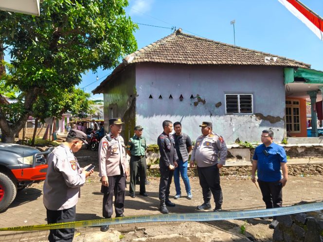 
 Kapolres Pasuruan Tinjau TKP Ledakan Rumah di Pasrepan
