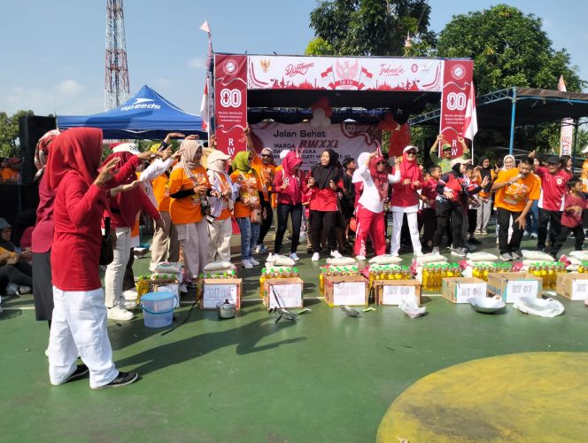 
 Meriahkan HUT RI Ke-80, Warga Sendangmulyo Mengadakan Jalan Sehat ,Kombes Pol Agus Yulianto S.psi, Tekankan Persatuan dan Kesatuan
