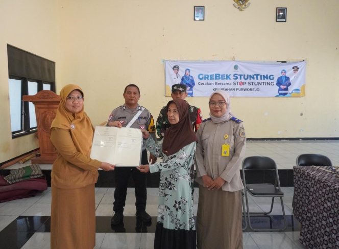 
 BPN Kota Pasuruan Bagikan 16 Sertipikat Elektronik Warga Kelurahan Purworejo.